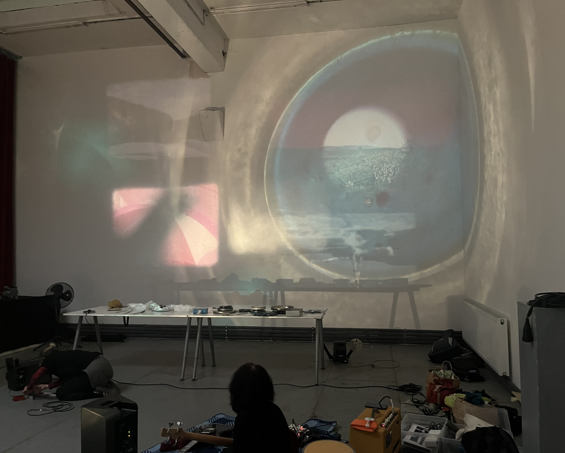 featured image thumbnail for post WORKSHOP: Expanded Cinema – Film in Raum und Aktion @ ANALOG FILM LAB NRW, Münster (2024-12-07)